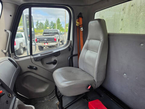 2009 Freightliner M2 106