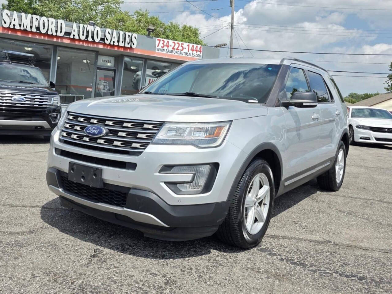 Silver 2017 Ford Explorer XLT AWD XLT 4dr SUV 1