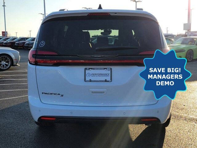 2024 Chrysler Pacifica Touring L