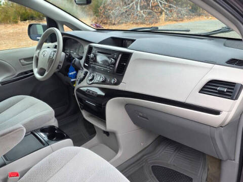 2011 Toyota Sienna LE 8-Passenger