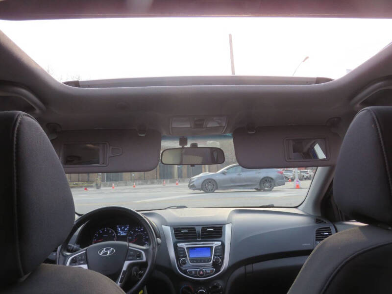 2014 Hyundai Accent SE