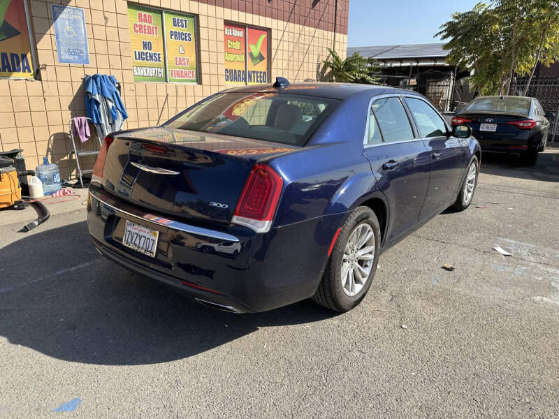 2017 Chrysler 300 Limited