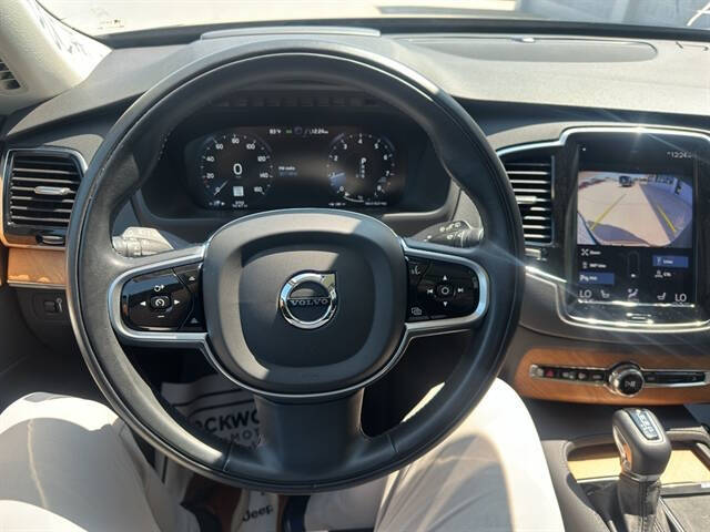 2022 Volvo XC90 T6 Momentum 7-Passenger