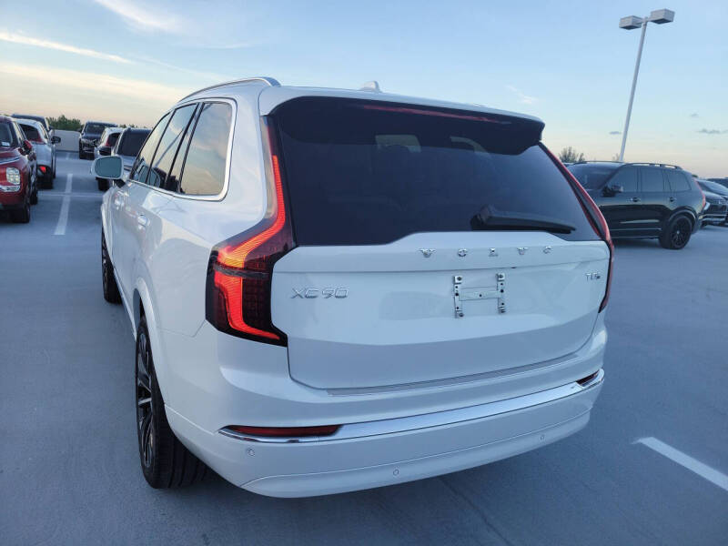 2026 Volvo XC90 T8 Core