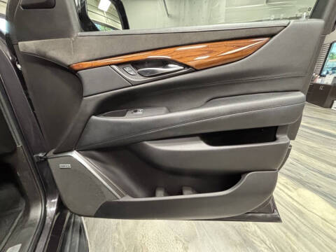 2016 Cadillac Escalade Luxury Collection