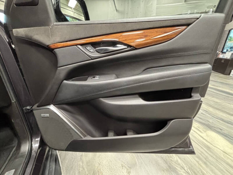 2016 Cadillac Escalade Luxury Collection