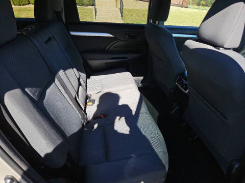 2015 Toyota Highlander LE