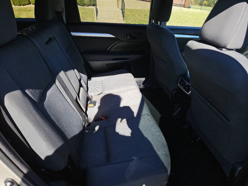 2015 Toyota Highlander LE