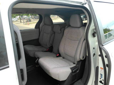 2023 Toyota Sienna LE 8-Passenger