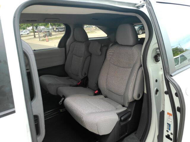 2023 Toyota Sienna LE 8-Passenger