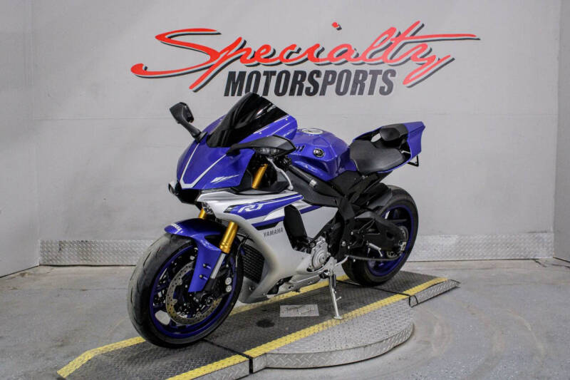 2016 Yamaha YZF-R1