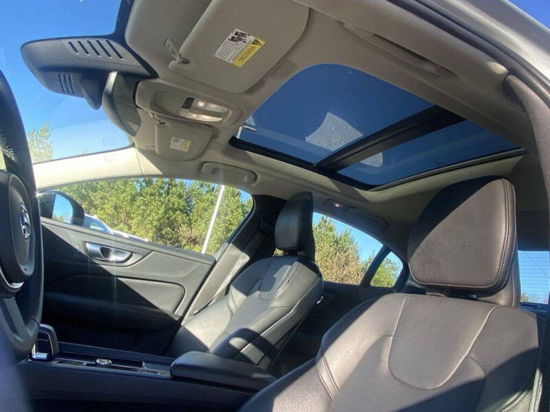 2024 Volvo S60 B5 Core Dark Theme