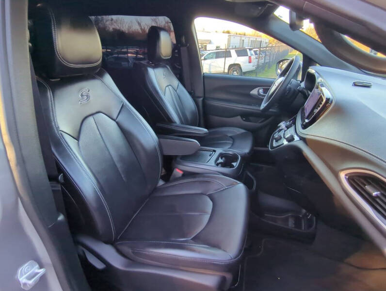 2023 Chrysler Pacifica Plug-In Hybrid Touring L