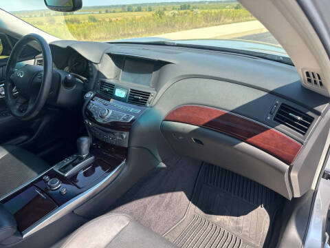 2015 Infiniti Q70 3.7