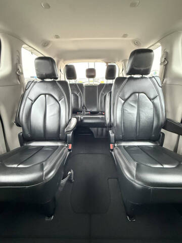 2017 Chrysler Pacifica Touring-L