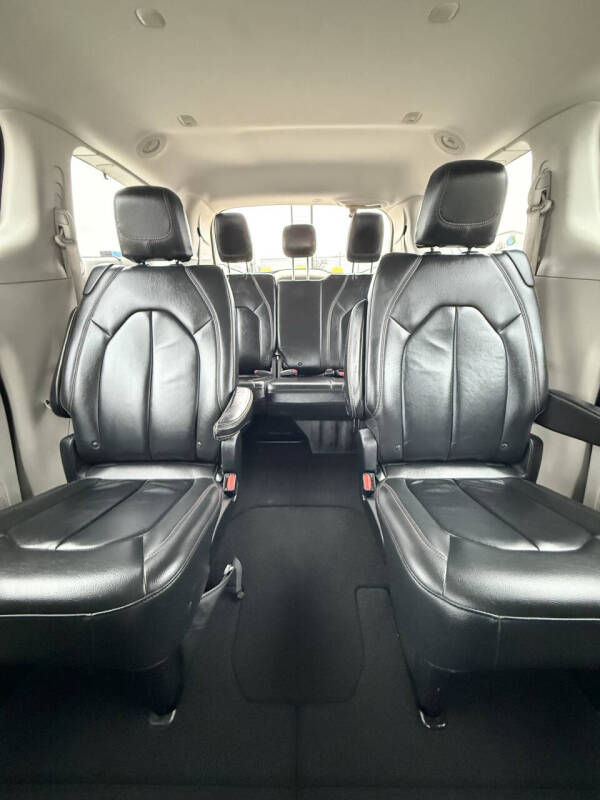 2017 Chrysler Pacifica Touring-L