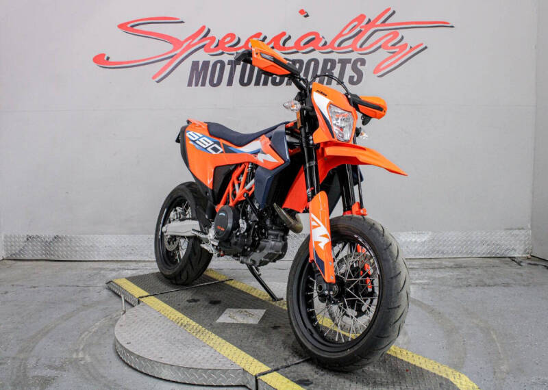 2024 KTM 690 SMC R