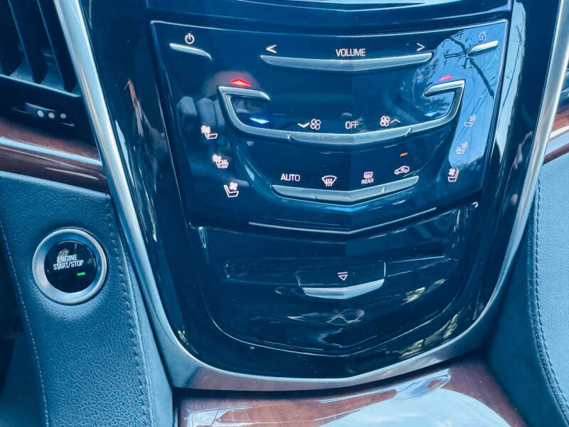 2018 Cadillac Escalade Luxury