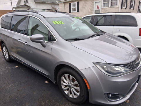 2017 Chrysler Pacifica Touring-L