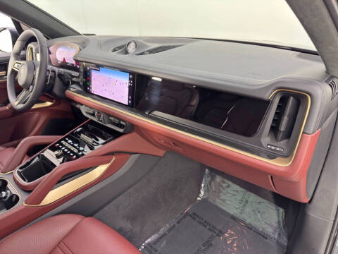 2025 Porsche Cayenne Turbo E-Hybrid