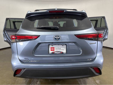 2022 Toyota Highlander Hybrid XLE