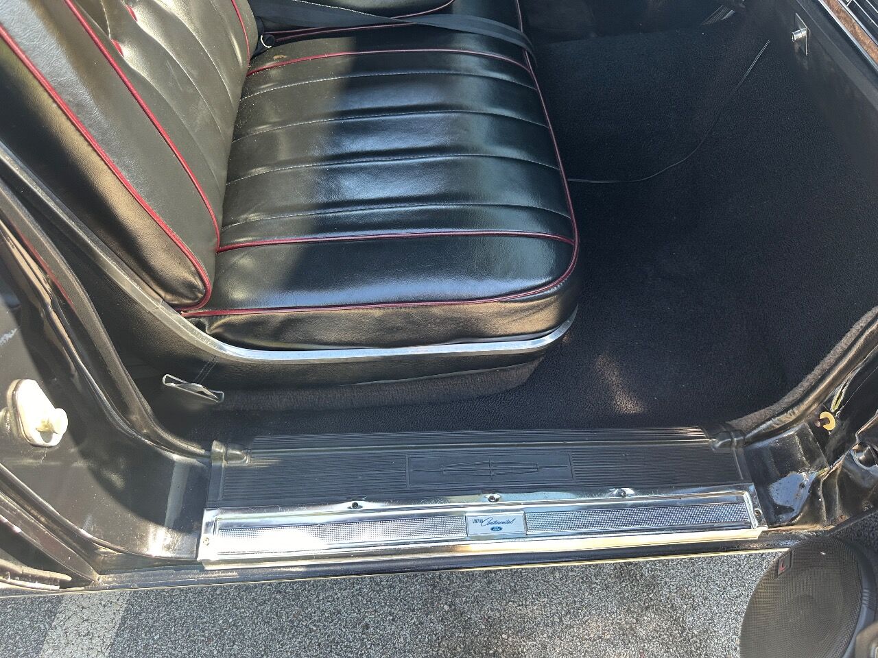 1969 Lincoln Continental 26