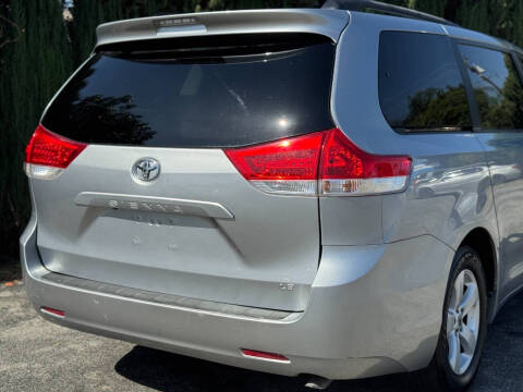 2012 Toyota Sienna LE 7-Passenger Auto Access Seat