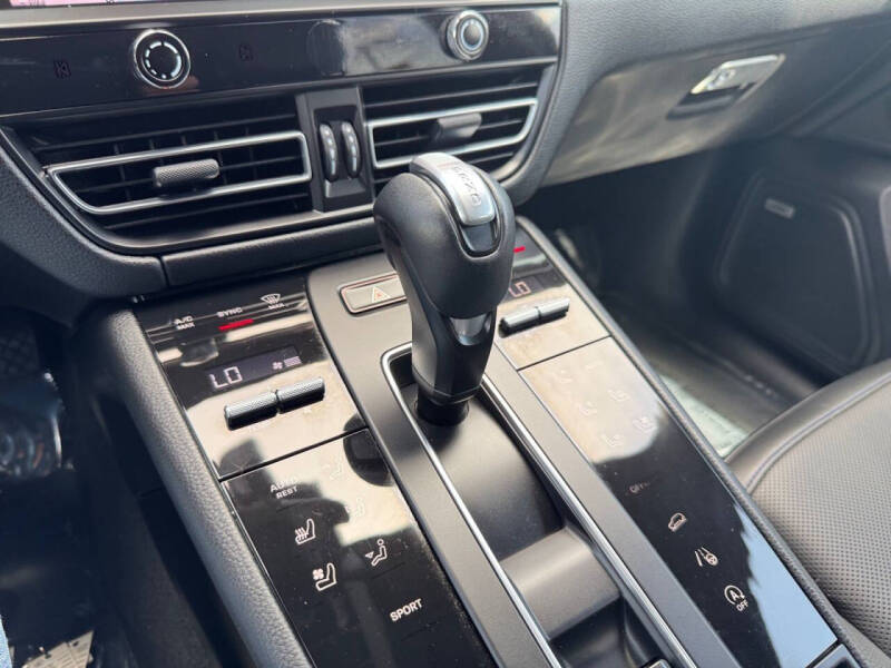 2022 Porsche Macan