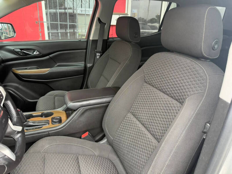 2017 GMC Acadia SLE-2