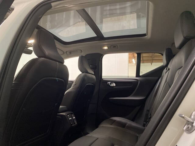 2025 Volvo XC40 B5 Plus Dark Theme