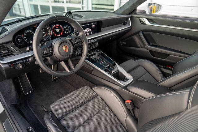 2020 Porsche 911 16