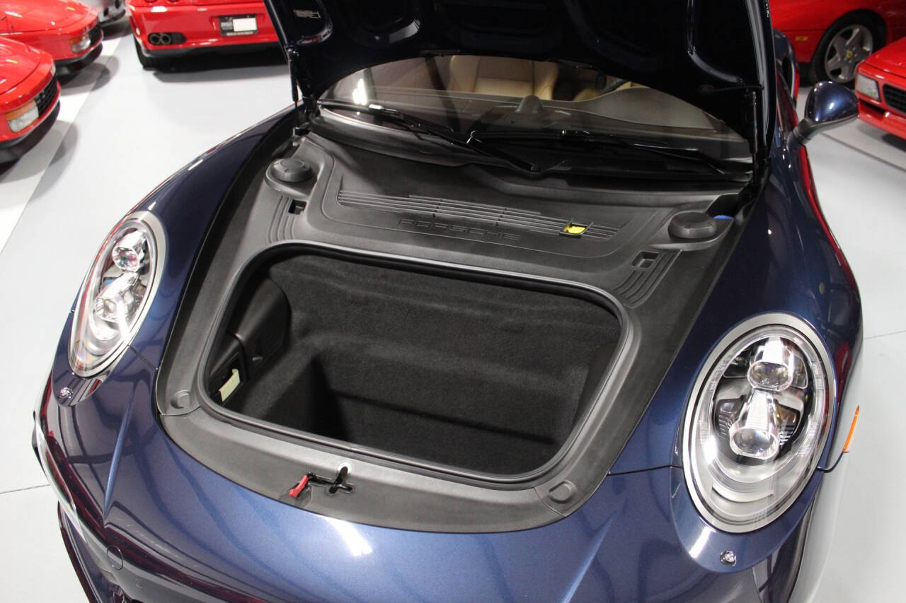 2015 Porsche 911 38