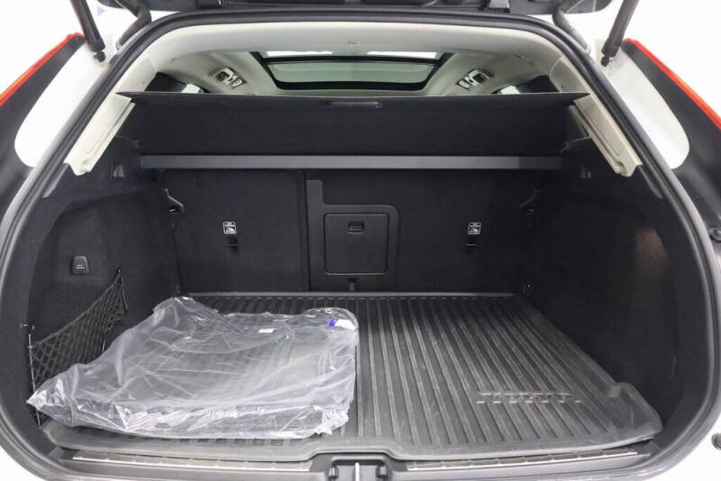 2023 Volvo XC60 B5 Ultimate Bright Theme