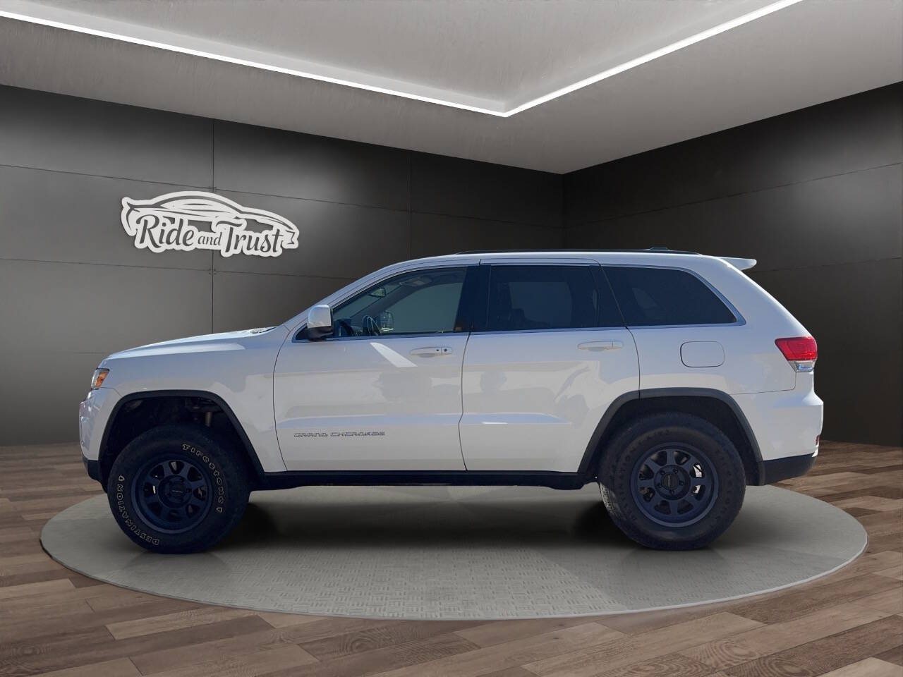 2015 Jeep Grand Cherokee for sale at Ride And Trust in El Cajon, CA