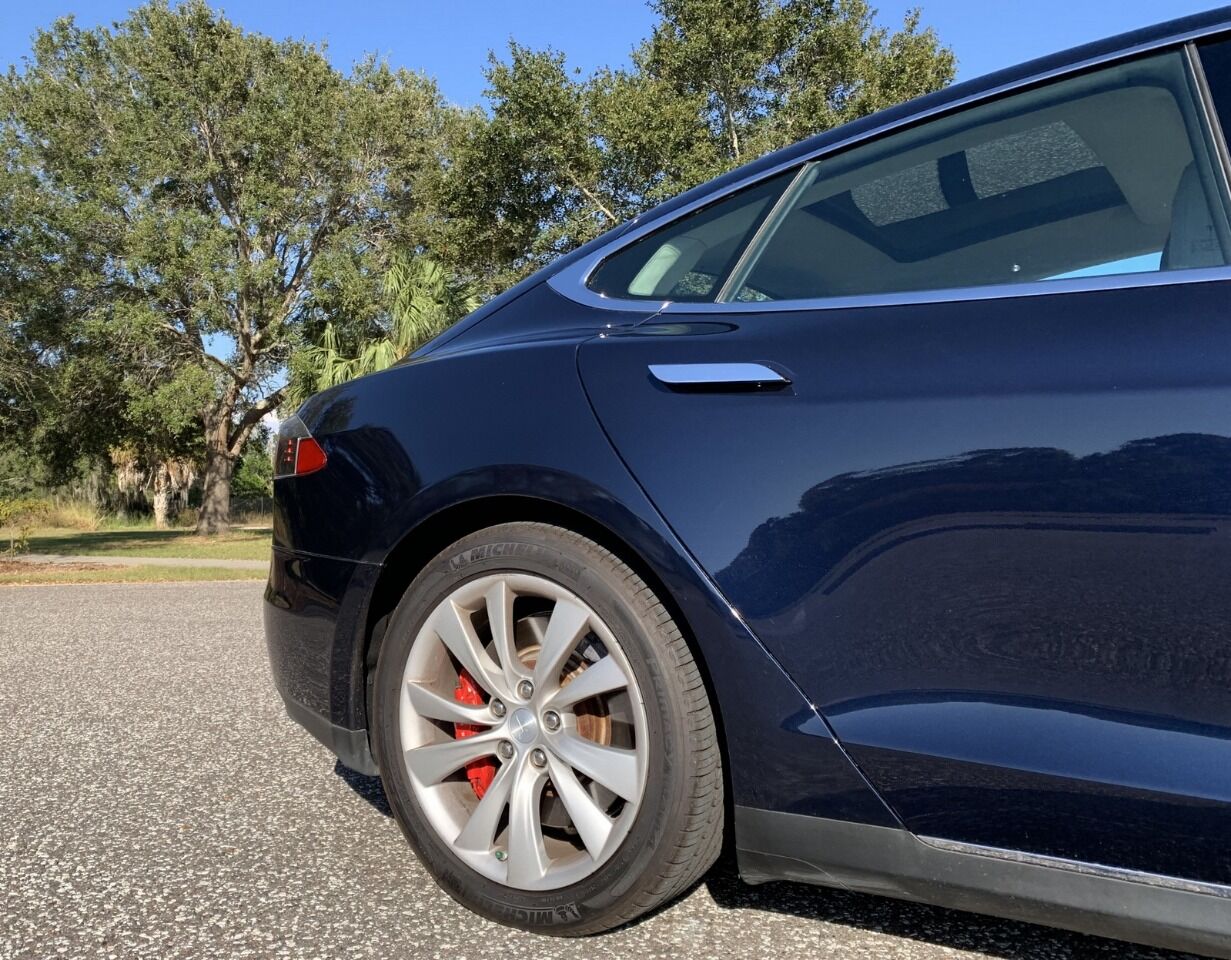 2014 Tesla Model S 12