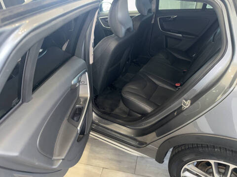 2018 Volvo V60 Cross Country T5 Platinum
