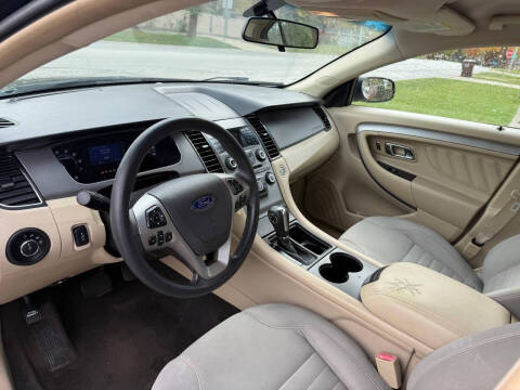 2013 Ford Taurus SE