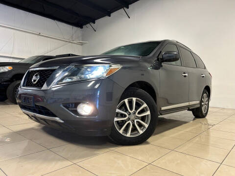 2013 Nissan Pathfinder for sale at ROADSTERS AUTO in Houston TX