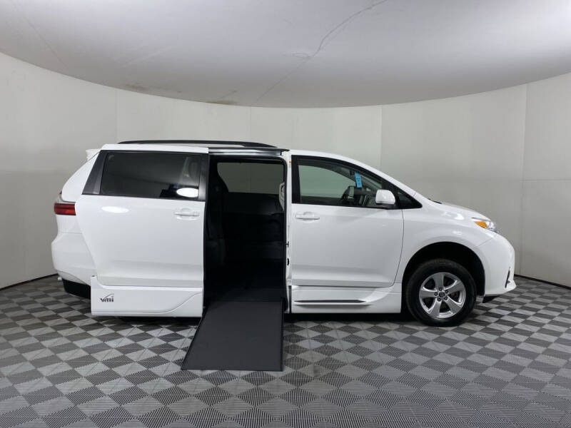 Used 2020 Toyota Sienna LE with VIN 5TDKZ3DC1LS056535 for sale in Tucker, GA