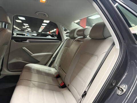 2017 Volkswagen Passat 1.8T R-Line