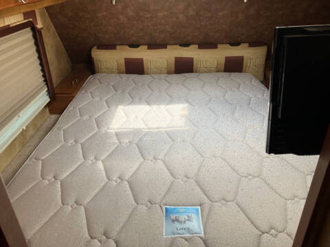 2009 Lance Camper 1181