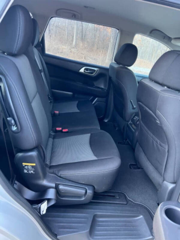 2017 Nissan Pathfinder SV