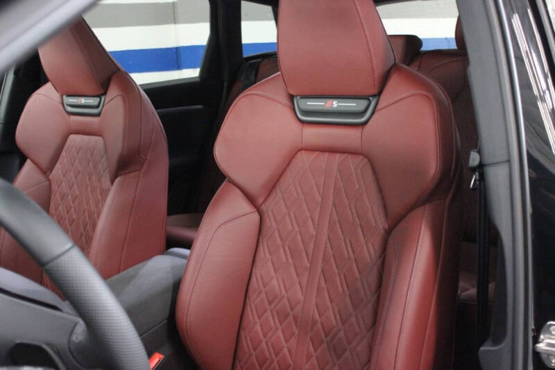 2025 Audi SQ6 e-tron quattro Premium Plus