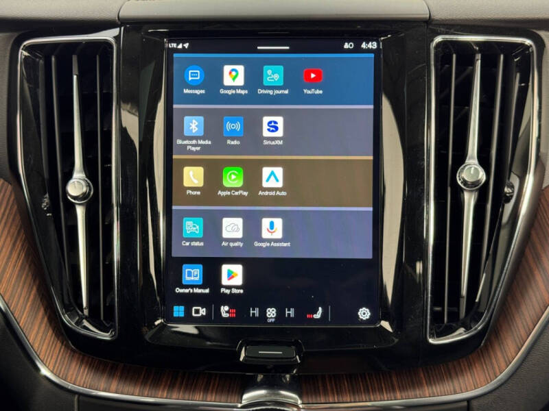 2024 Volvo XC60 B5 Plus Dark Theme