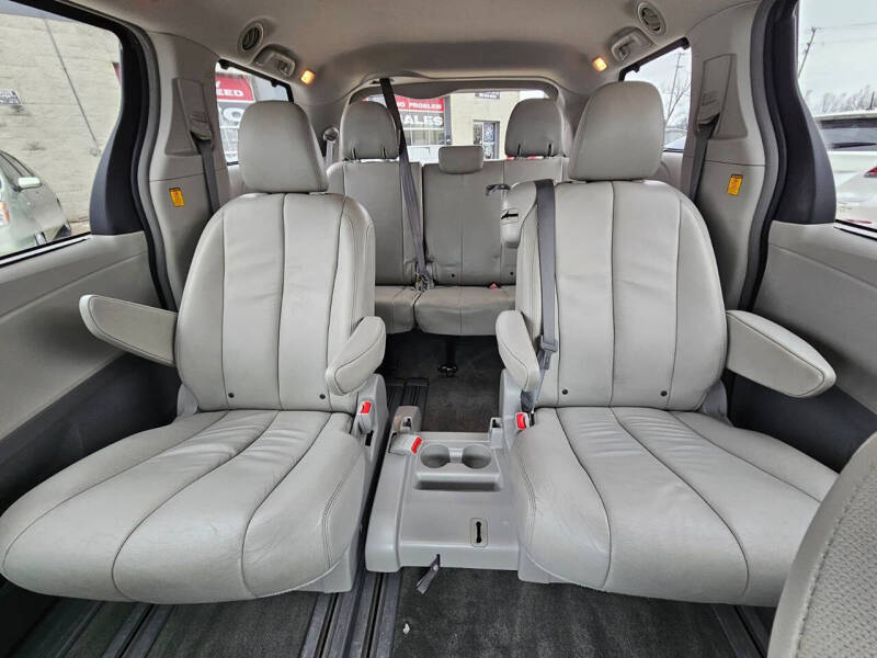 2012 Toyota Sienna XLE 8-Passenger