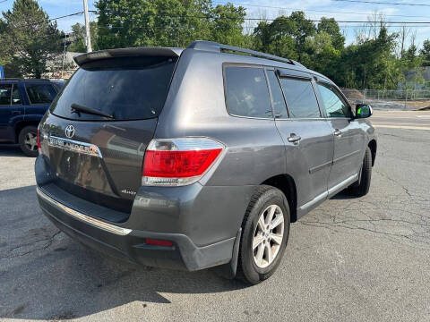 2011 Toyota Highlander SE