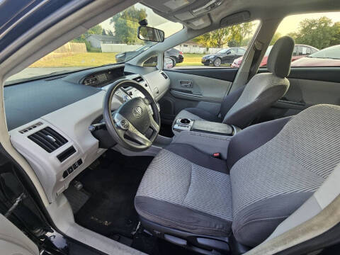 2017 Toyota Prius v Three