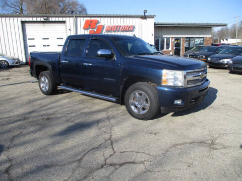2011 Chevrolet Silverado 1500 for sale at RJ Motors in Plano IL