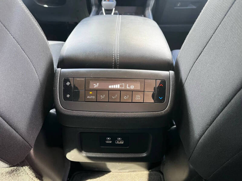 2022 Nissan Pathfinder SV