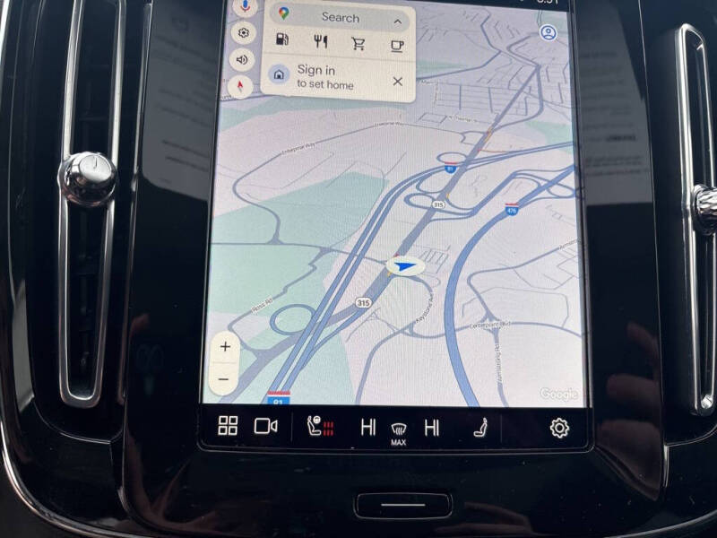 2025 Volvo XC40 B5 Plus Bright Theme